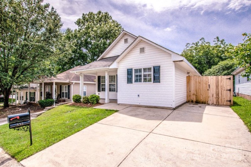 Underhill Village, Mooresville Community