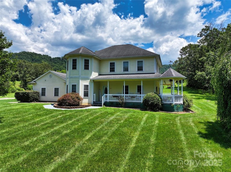 Property image 3 of 80 Meadow Creek Drive in Seven Glens, Weaverville, NC 28787