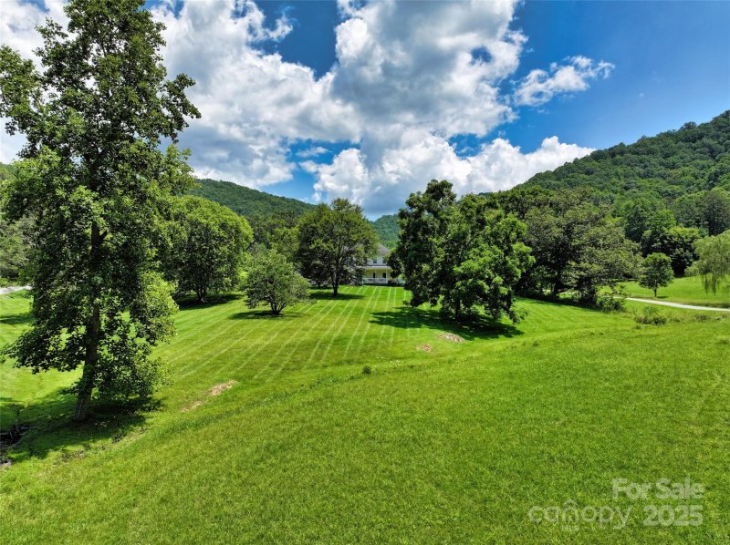 Property image 4 of 80 Meadow Creek Drive in Seven Glens, Weaverville, NC 28787