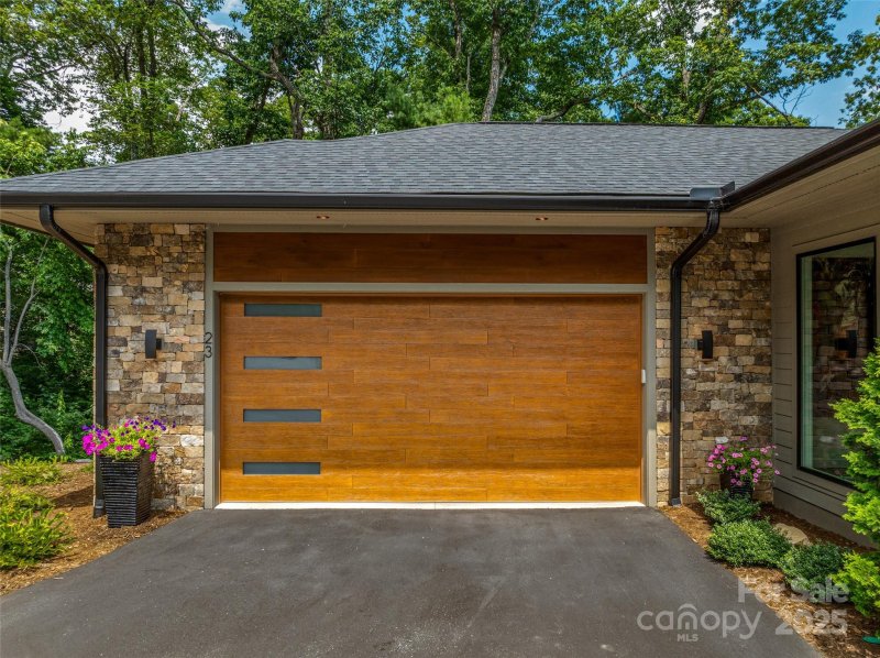 Property image 5 of 23 Haverhill Court in Kenmure, Flat Rock, NC 28731