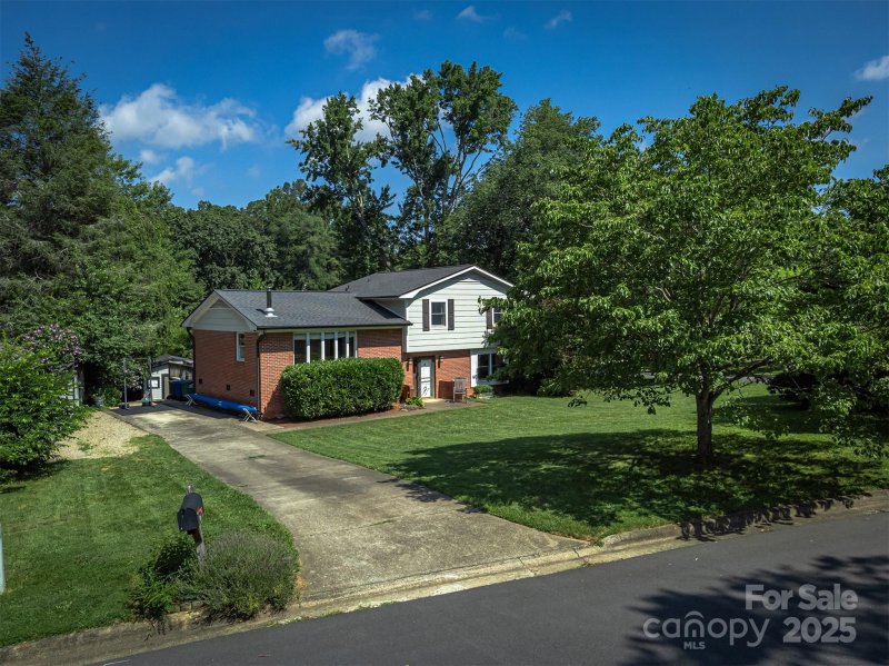 Property image 3 at 300 Donnybrook Drive, Asheville, NC 28806