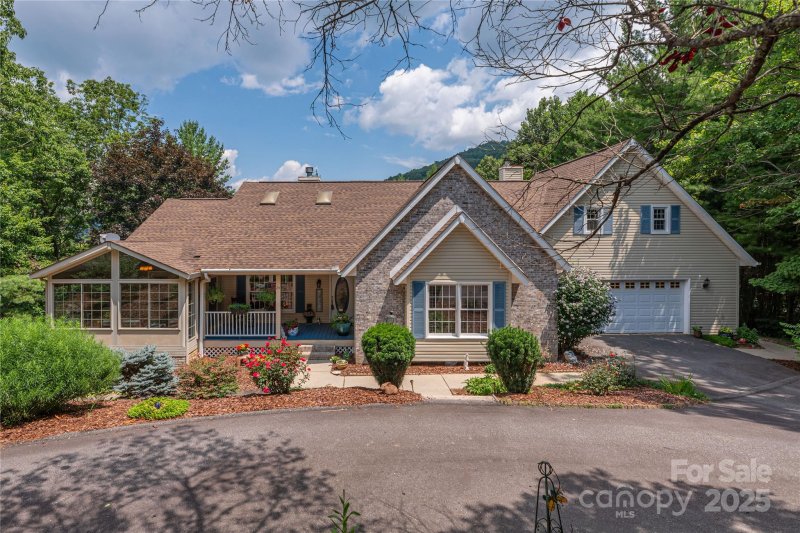 Property image 2 of 24 Moriah Lane in Applewood Estates, Asheville, NC 28803