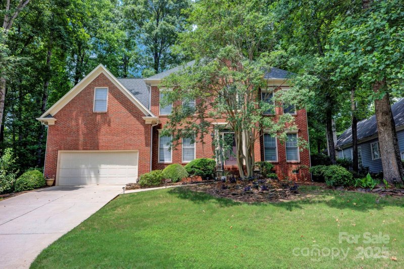 Property image 3 at 5138 Foxbriar Trail, Charlotte, NC 28269