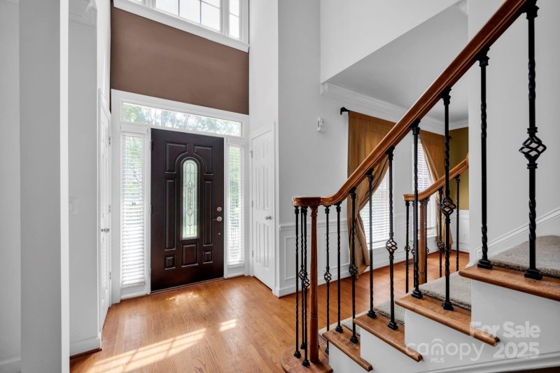 Property image 5 at 5138 Foxbriar Trail, Charlotte, NC 28269