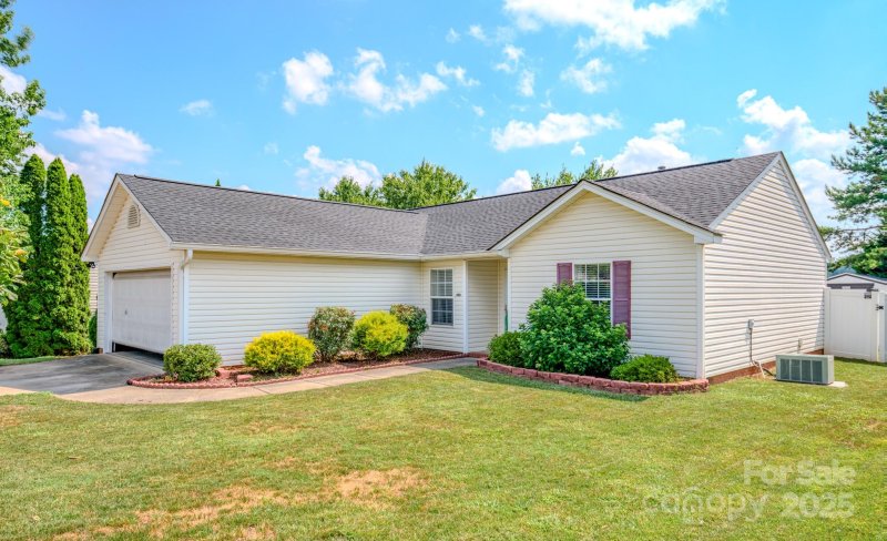 Property image 2 at 1975 8th Street Lane, Hickory, NC 28602