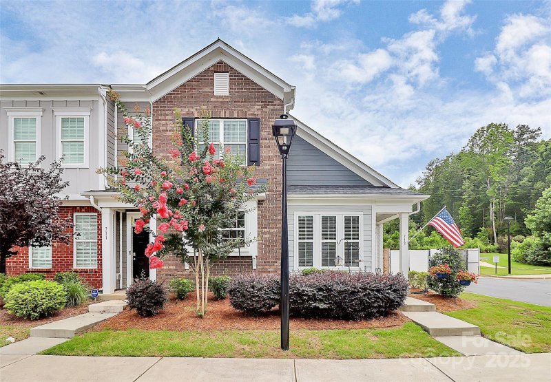 Beatty Woods, Belmont Community