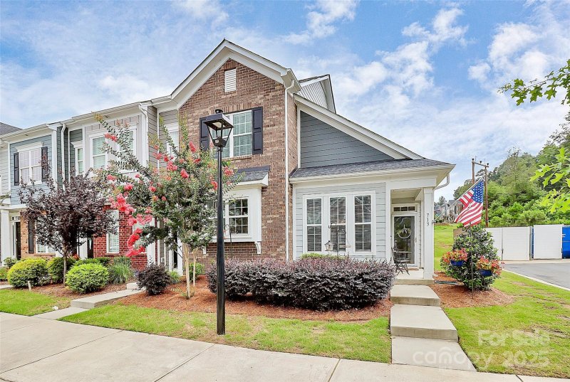 Property image 2 of 713 Henderson Valley Way in Beatty Woods, Belmont, NC 28012