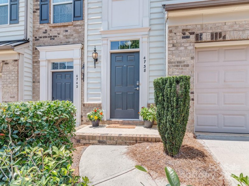 Property image 2 at 4738 Mount Royal Lane, Charlotte, NC 28210