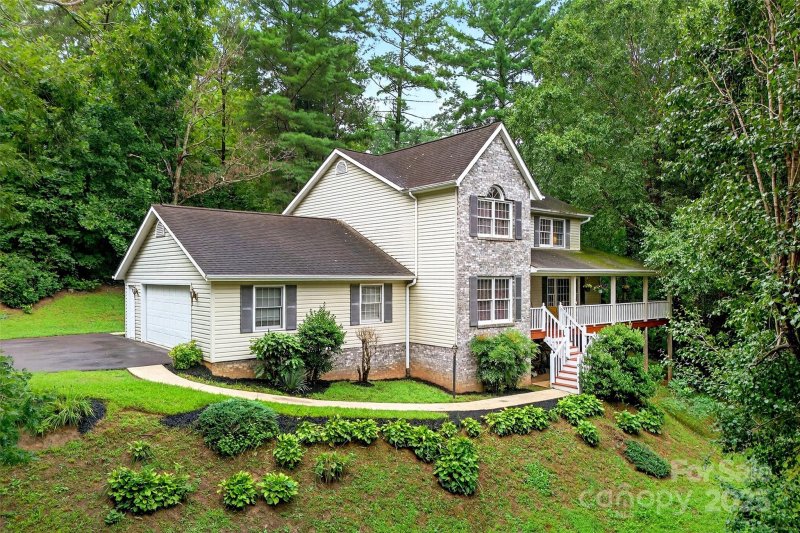 Property image 2 at 19 Moriah Lane, Asheville, NC 28803