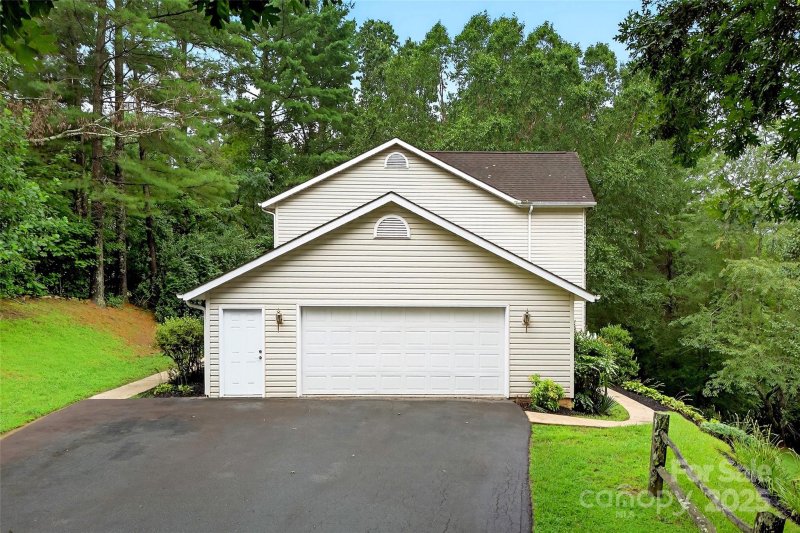 Property image 3 at 19 Moriah Lane, Asheville, NC 28803