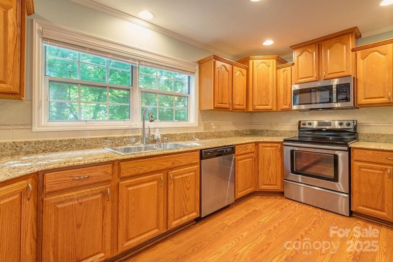 Property image 3 of 100 Thistle Knoll Court in Park Avenue, Asheville, NC 28803