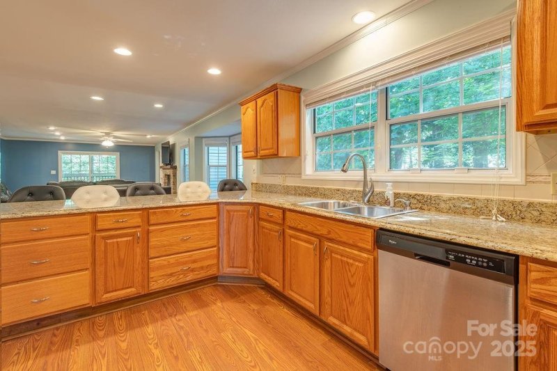 Property image 5 of 100 Thistle Knoll Court in Park Avenue, Asheville, NC 28803