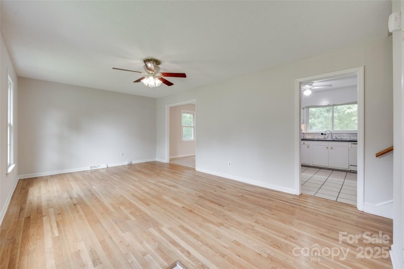 Property image 3 of 810 Applegate Court in Gardner Park, Gastonia, NC 28054