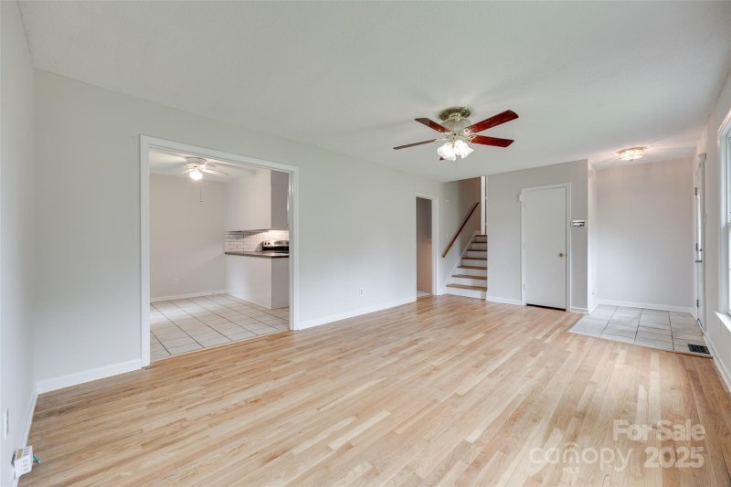 Property image 5 of 810 Applegate Court in Gardner Park, Gastonia, NC 28054