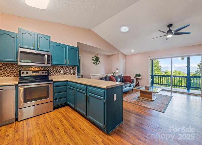 Property image 4 of 208 Tuckaway Road in Utah Mountain Estates, Waynesville, NC 28785