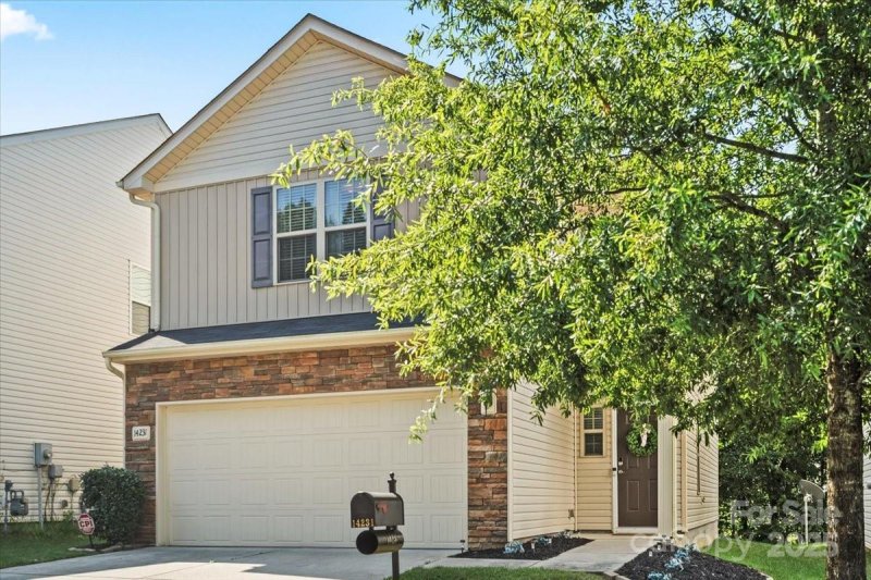 Property image 2 of 14231 Drake Watch Lane in Mallard Lake, Charlotte, NC 28262