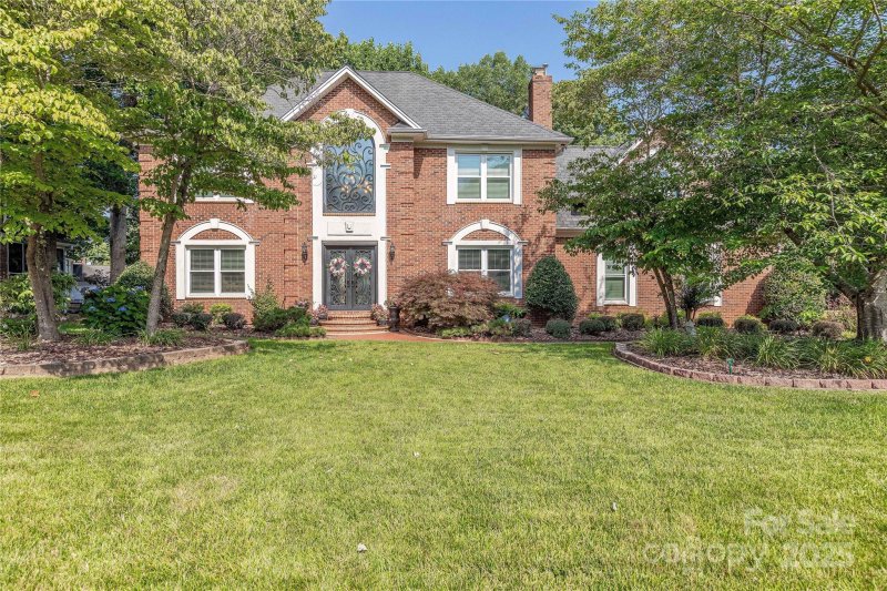 Hunley Creek, Matthews Community