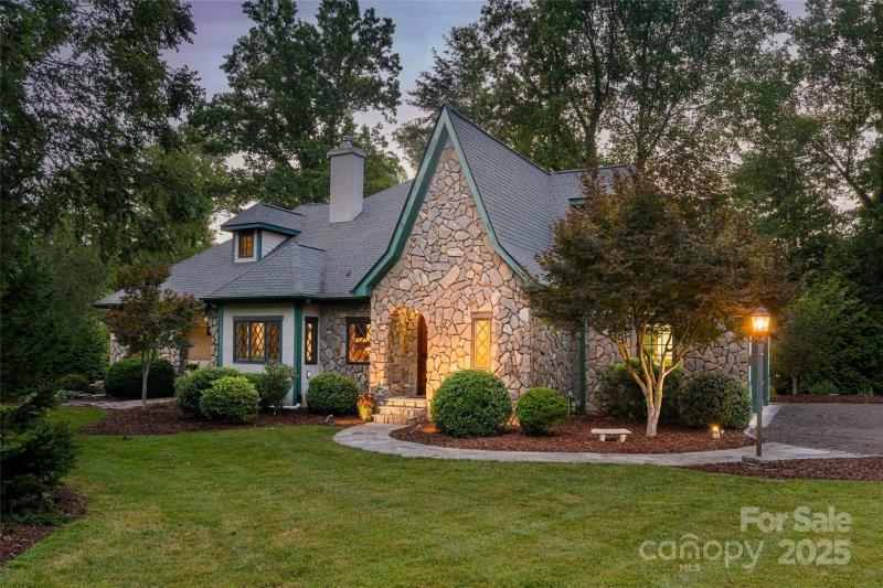 Property image 2 at 31 Sumner Place, Asheville, NC 28804