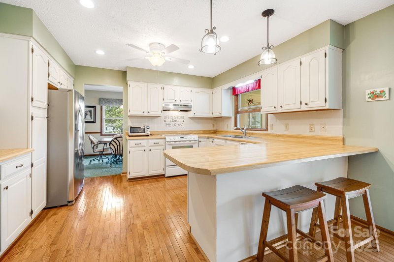 Property image 4 at 23 Sun Up Lane, Candler, NC 28715