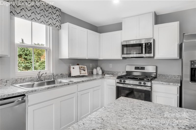 Property image 2 of 5925 Granbury Drive in Cherry Grove, Kannapolis, NC 28081