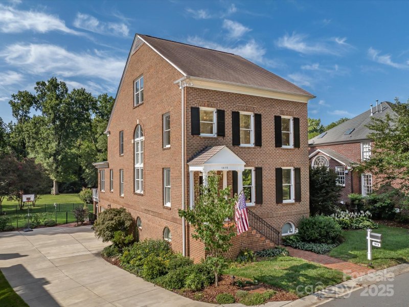 Property image 3 of 1415 Myers Park Drive in Myers Park, Charlotte, NC 28207