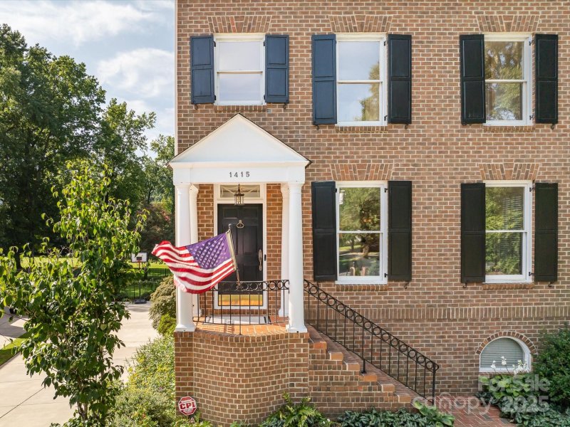 Property image 4 of 1415 Myers Park Drive in Myers Park, Charlotte, NC 28207