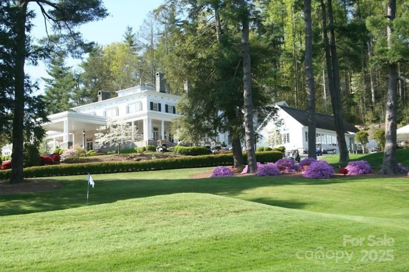 Property image 2 of 112 Pinnacle Peak Lane in Kenmure, Flat Rock, NC 28731