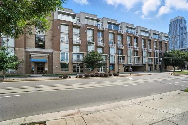 Gateway Plaza, Charlotte Community