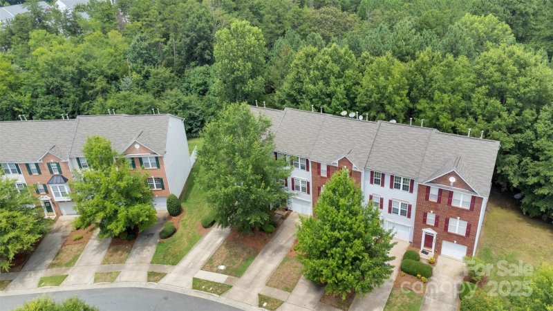 Property image 2 of 864 Tiger Lane in Mallard Glen Village, Charlotte, NC 28262