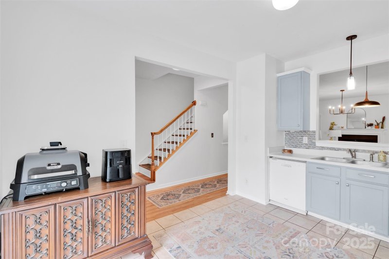 Property image 4 of 864 Tiger Lane in Mallard Glen Village, Charlotte, NC 28262