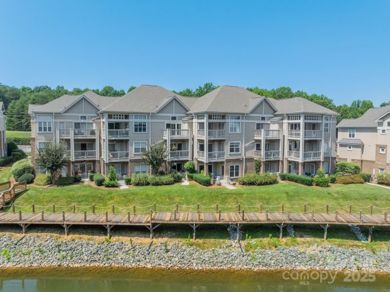 Property image 3 at 104 Pier 33 Drive, Mooresville, NC 28117