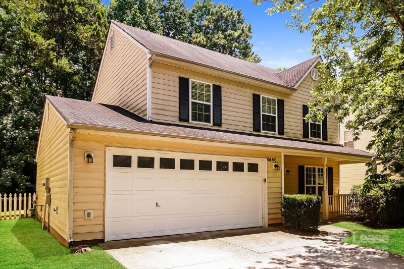 Property image 2 at 6140 Planters Wood Lane, Charlotte, NC 28262