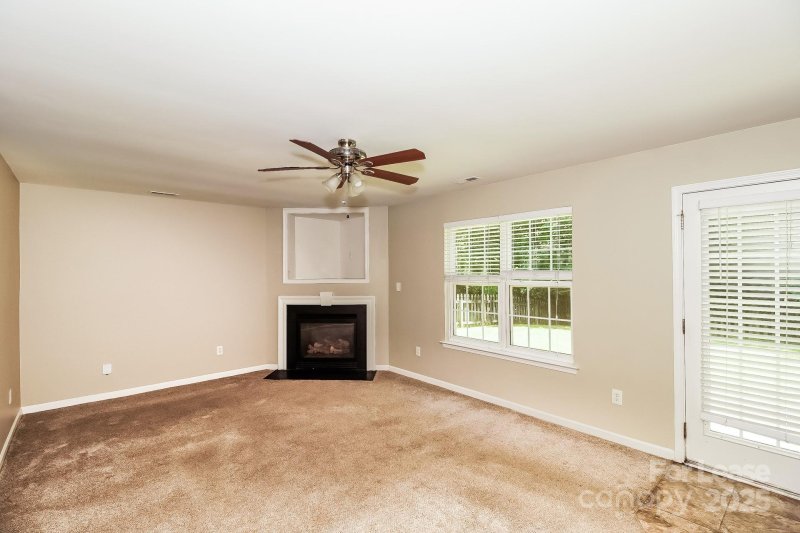 Property image 4 at 6140 Planters Wood Lane, Charlotte, NC 28262