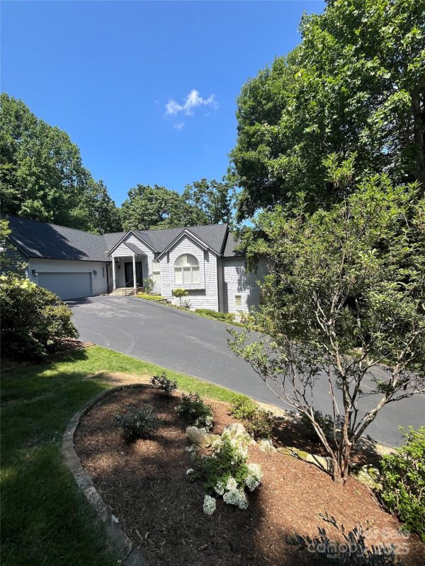 Property image 2 of 135 Poplar Loop in Kenmure, Flat Rock, NC 28731