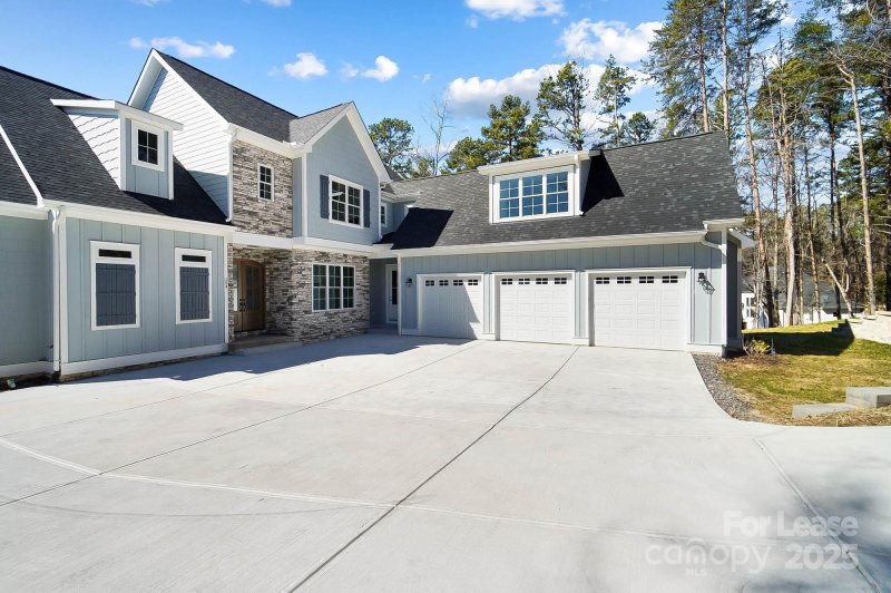 Property image 2 of 154 Fox Hunt Drive in Beacon Pointe, Mooresville, NC 28117