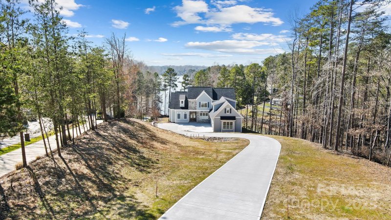 Property image 3 of 154 Fox Hunt Drive in Beacon Pointe, Mooresville, NC 28117