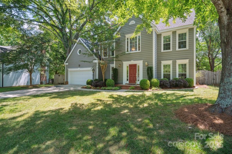 Property image 2 of 2729 Edgebrook Circle in Brightmoor, Matthews, NC 28105