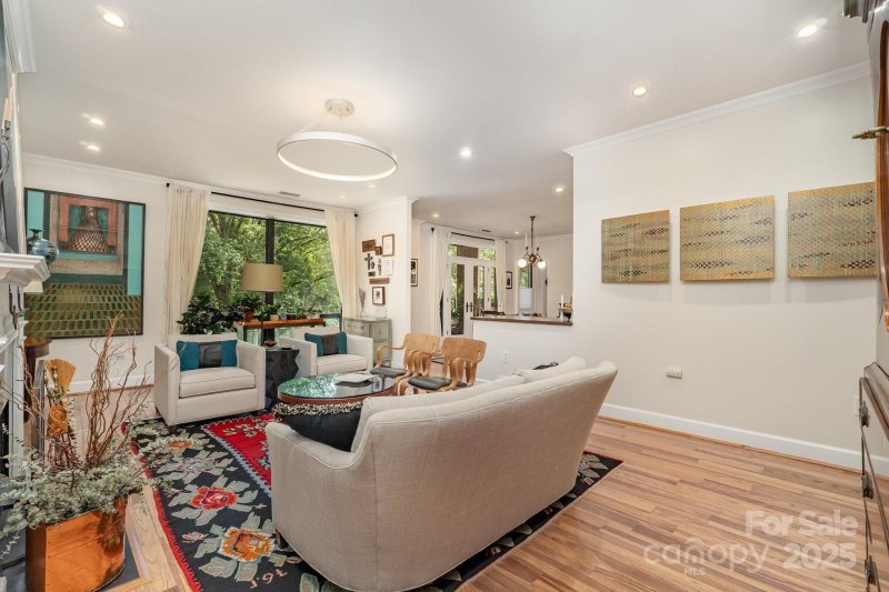 Property image 3 of 830 Cherokee Road in Eastover, Charlotte, NC 28207