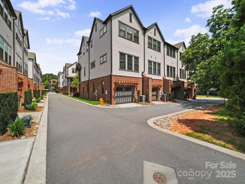 Property image 5 of 4201 Spencer Towns Lane in The Arts District, Charlotte, NC 28205