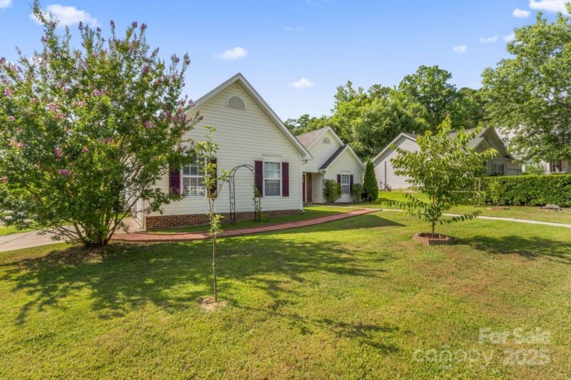 Property image 3 at 8901 Woodland Park Lane, Charlotte, NC 28214