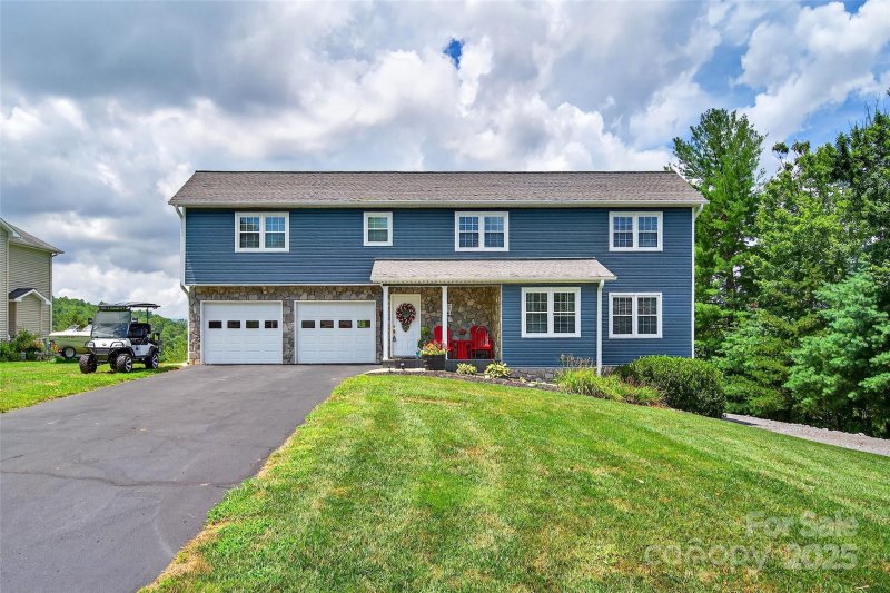 Property image 3 of 137 Lakeside Drive in Plantation Point, Marion, NC 28752