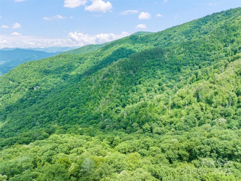 Property image 3 of 201 Chickadee Lane in Upper Woodlands, Maggie Valley, NC 28751