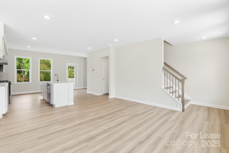 Property image 3 of 3322 Beeler Lane in Villages at Beachmont, Charlotte, NC 28208