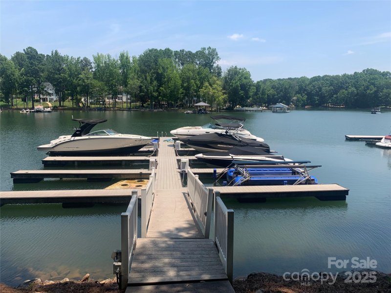 Property image 4 at 105 Gammon Point Court, Mooresville, NC 28117