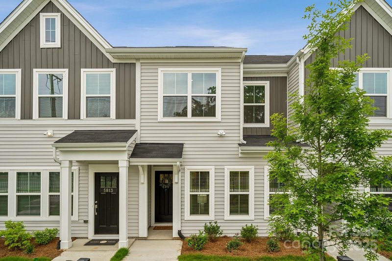 Property image 4 of 7414 Galago Street in Lakeview Village, Charlotte, NC 28216