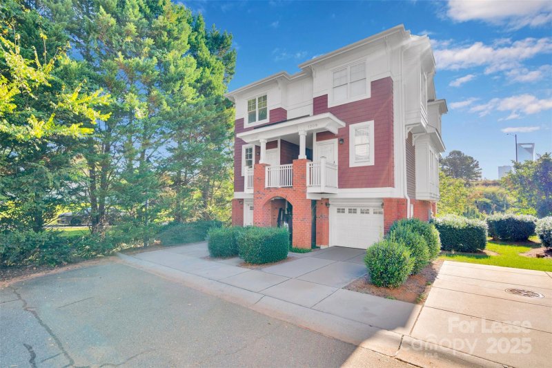 Property image 3 of 1305 Summit Greenway Court in Wesley Heights, Charlotte, NC 28208