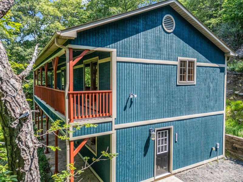 Property image 3 of 291 Pine Ridge Road in Hickory Acres, Hendersonville, NC 28792