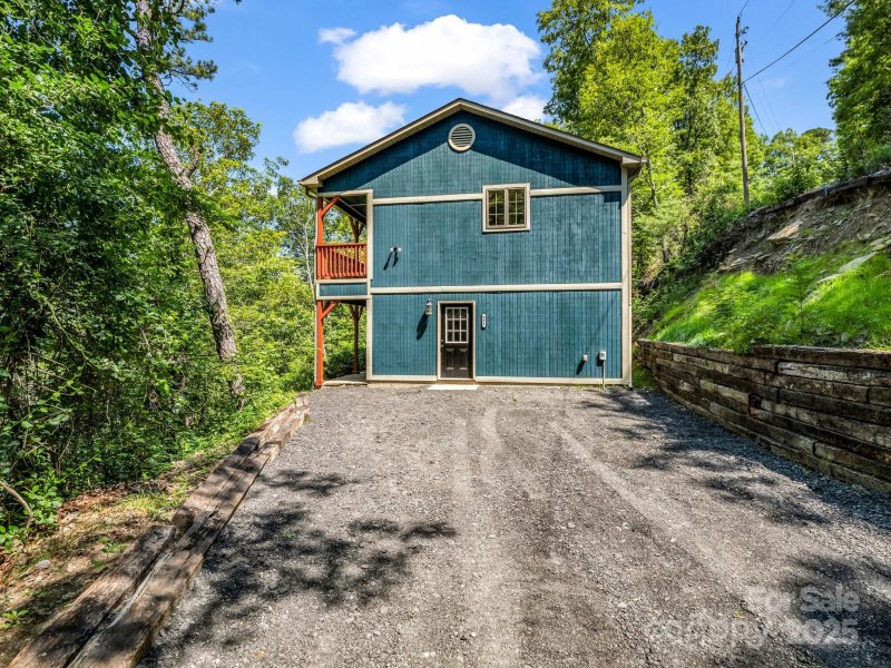 Property image 5 of 291 Pine Ridge Road in Hickory Acres, Hendersonville, NC 28792