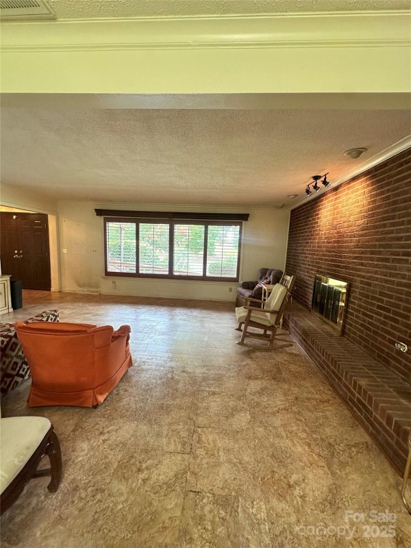 Property image 4 of 2128 Senior Drive in University Park, Charlotte, NC 28216