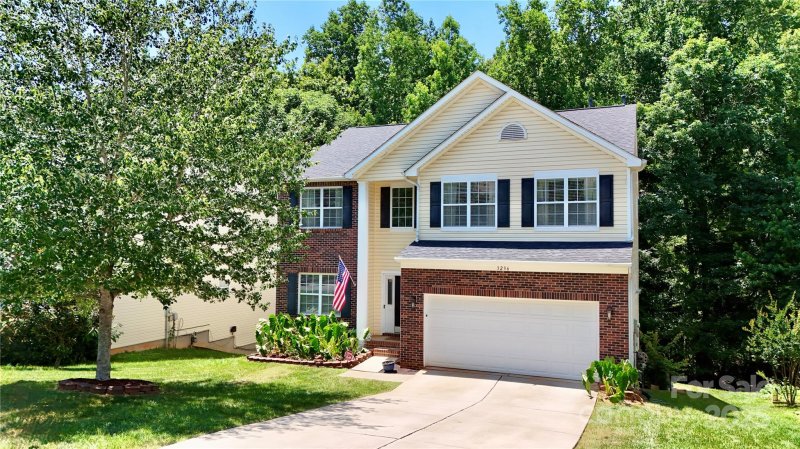 Property image 2 of 3236 Wicklow Lane in Mill Creek Falls, Clover, SC 29710